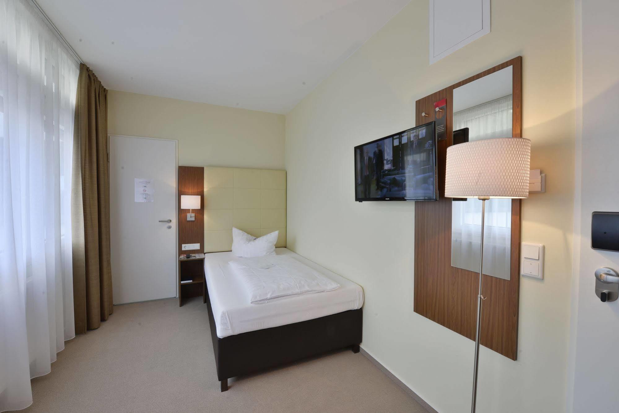 Invite Hotel Fulda City Hauptbahnhof מראה חיצוני תמונה